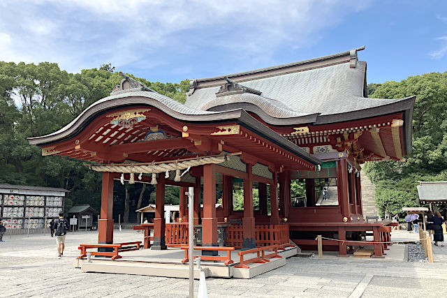 静御前が死を覚悟して踊ったという舞殿