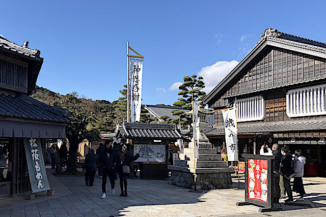 おかげ横丁の入り口