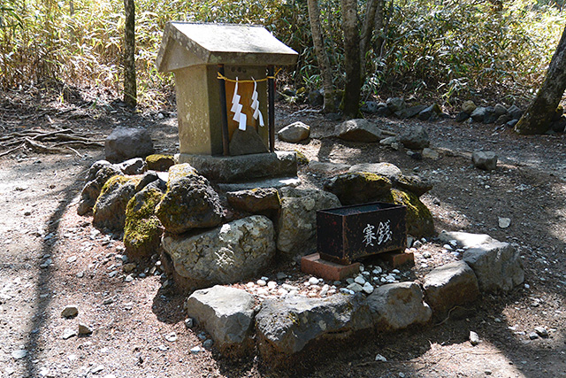 新屋山神社 奧宮
