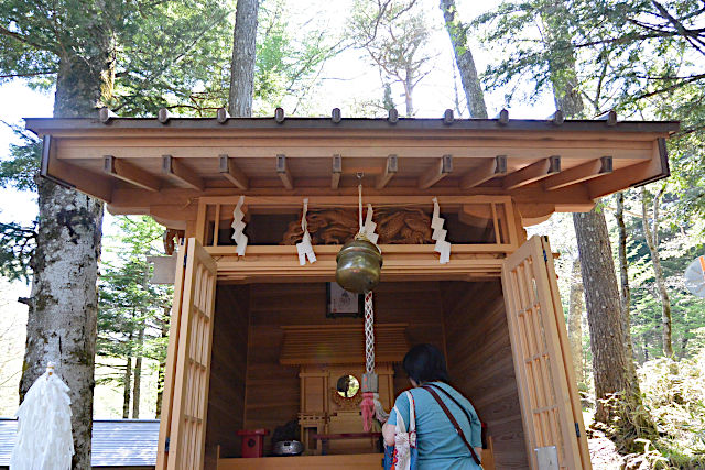 新屋山神社 奧宮