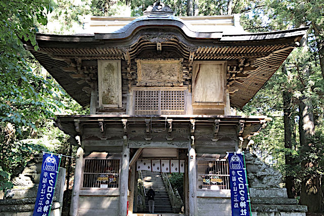 楼門・安養閣（中央が県境）