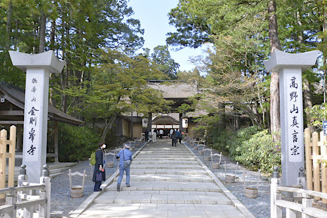 金剛峯寺の山門