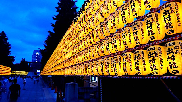 靖国神社・みたままつり